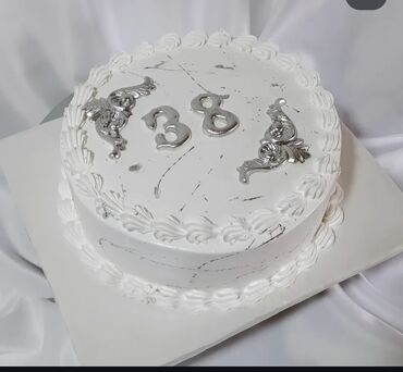 Tortlar: Ağ rəngdə krem örtüyü sayəsində hər hansı bir yubiley tədbiri üçün — 3