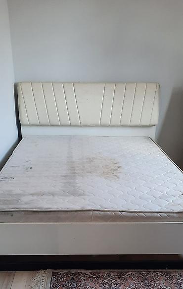 Çarpayılar: İki nəfərlik çarpayı dəsti - Ölçü: təxmini 160x200 sm (queen ölçüyə — 1