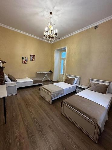 hosteler: Mərkəzdə yerləşən hazır HOSTEL biznesi satılır. Əsas üstünlüklər: - — 7