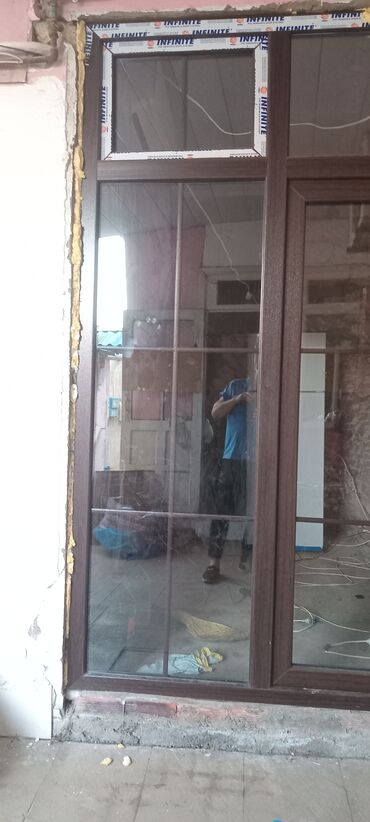 Plastik qapılar: PVC vitraj qapı-pəncərə sistemi - Material: tünd ağac rəngində PVC — 7