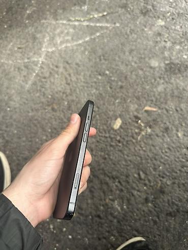 Apple iPhone: IPhone 15, Qara — 7