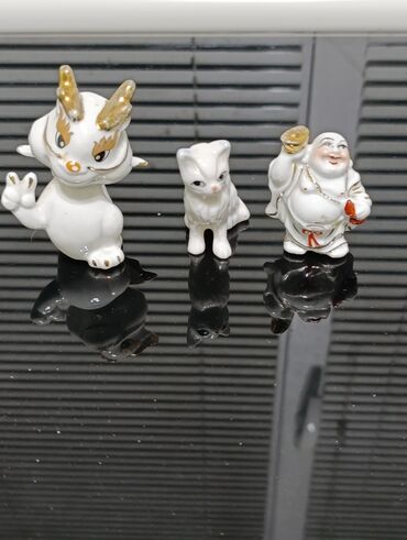 Игрушки: Мягкие игрушки и три фарфоровые статуэтки, и другие игрушки Цена 20 - — 5
