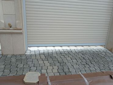 Напольные покрытия: Klinker tipli tamet/daş döşəmə – həyət, giriş yolu və qaraj keçidi