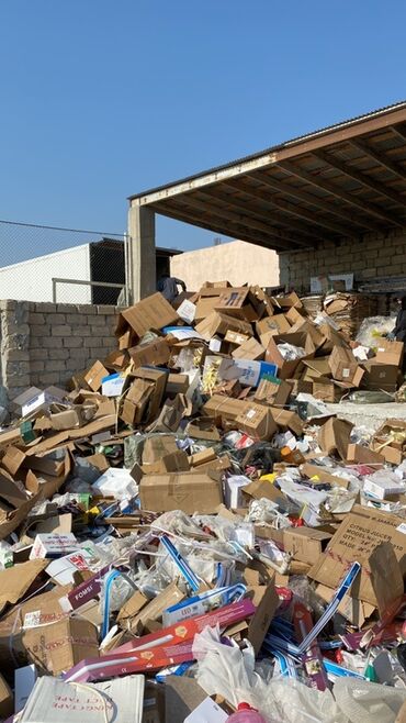 klass insaat materiallari: Böyük həcmli təkrar emal edilmiş karton materialı. Müxtəlif ölçülü və