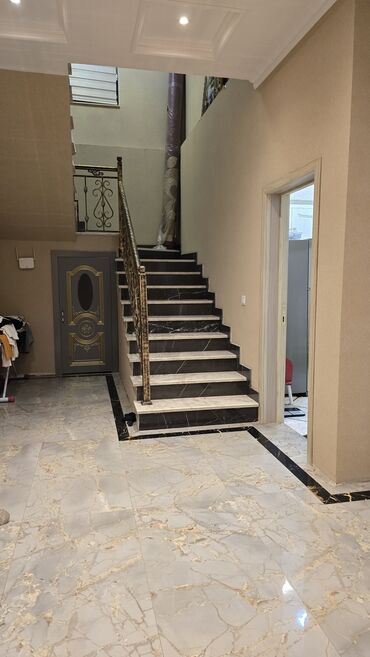 Uzunmüddətli kirayə mənzillər: Mebel və tam təchizatlı mənzil interyeri - Geniş yataq otağı: iki — 21