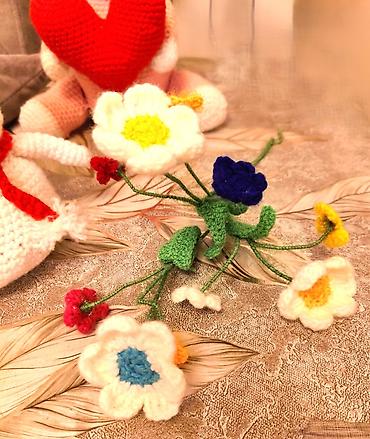 Искусственные цветы: Əl işi toxuma çiçək dəstəsi - Material: yumşaq akril ip, məftilli — 2