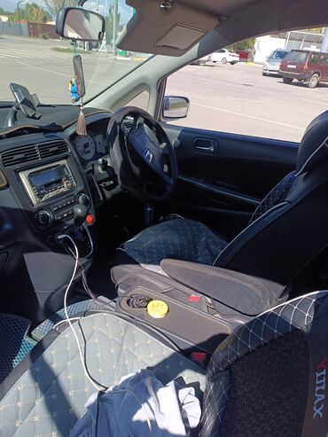 Honda: Honda Stream: 2002 г., 2 л, Автомат, Бензин, Универсал — 4