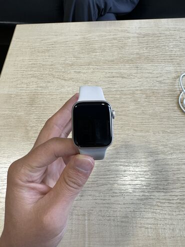 часы золотые: Продаю Apple Watch SE 2 поколения 40 мм. Цвет: сияющая звезда