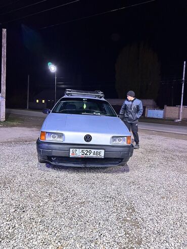 Volkswagen: Volkswagen Passat: 1993 г., 1.8 л, Механика, Бензин, Седан