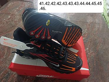Patike: A klasa TN i Nike 95
Brojevi na slikama 
4500 din — 20