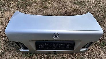 мерседес багажник: Крышка багажника Mercedes-Benz W210 в серебристом цвете. На фото — 1