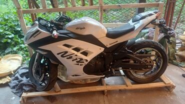 мото дождевик: Спортбайк Kawasaki, 400 куб. см, Бензин, Чоңдор үчүн, Колдонулган
