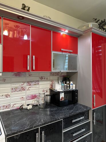 кухонная мебель буу: Кухонный гарнитур, Шкаф, цвет - Красный, Б/у