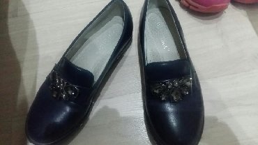 Детская обувь: Продаю школьные туфли для девочки 35р б-у район ибраимова боконбаева