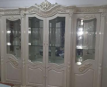 Классический витринный шкаф-горка с резным декором - Материал: корпус