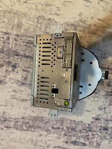 proyektor ekrani: Avtomobil üçün orijinal multimedia/radio başlıq cihazı. Cihazın ön — 2