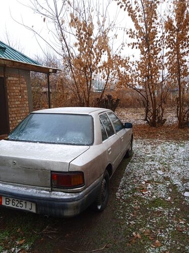 авто уна: Mazda 323: 1991 г., 1.3 л, Механика, Бензин, Седан