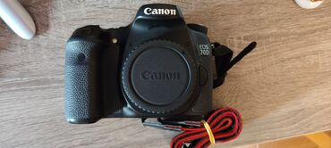 зеркальный фотоаппарат canon eos 70d body: Canon 70D 
platasi yanib