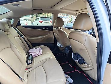 sonata 2003: Hyundai Sonata 2.4– ağ rəngli sedan Model: Hyundai Sonata 2.4 (nəsil — 6