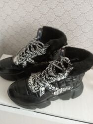 Toy paltarları və aksesuarları: Ölçü: 39, rəng - Qara, Yeni