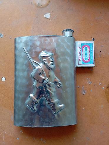 dibçək qabları: Metal cib flakonu – relyef ovçu fiqurlu - Material: parıltılı metal — 2
