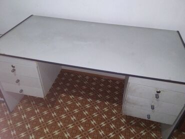 шкафчик кухонный напольный: Стол с ящиками, размер 150x75, высота 75 см, уже разобран, крепления в