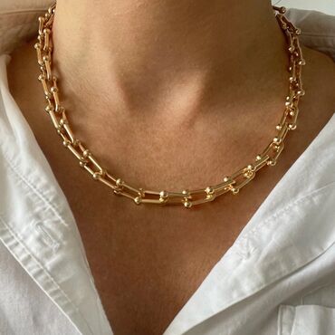 haljina osatena zlatne boje: Tiffany ogrlica od čelika. Nova