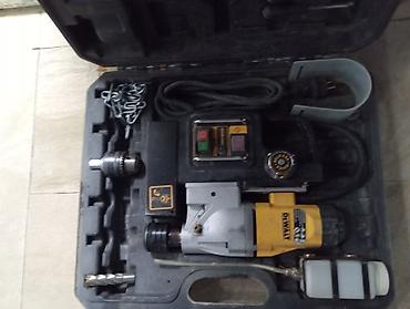dewalt d2095: DEWALT maqnit əsaslı köhnə tip qazma qurğusu – daşıma çamadanında tam — 2