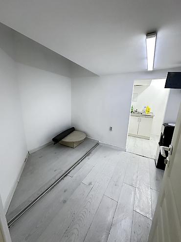 Продажа помещений свободного назначения: Продаётся коммерческое помещение в районе «Золотой квадрат» Площадь — 16