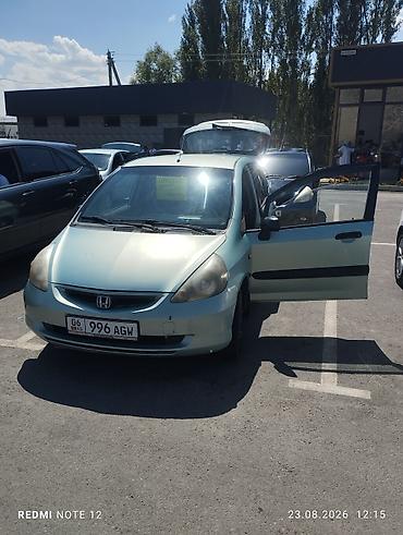sonata d8: Хэтчбек 5‑дверный, светло‑бирюзовый. Год выпуска: 2002. Двигатель — 6