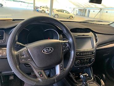 kia bongo: Kia Sorento SUV - Kuzov: tünd boz rəng, 5 qapı, dam relsləri və yan — 7