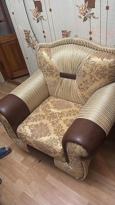Mebel: Ev əşyaları satılır. Qiymətdə razılaşmaq olar. divan kreslo tumba şkaf — 6
