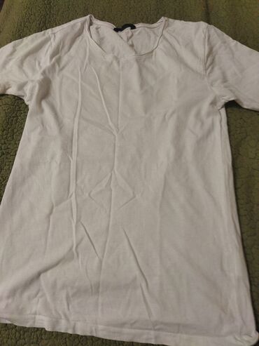футболка спортивная: Белые футболки 44_48 размер х/ б по 70 сом