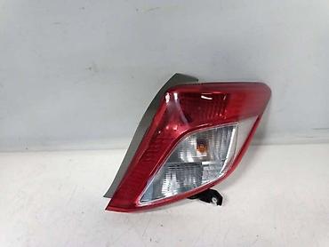 Transport: DESNA STOP LAMPA ZA TOYOTA YARIS OD 2013. DO 2023. GOD. | Svi delovi — 1