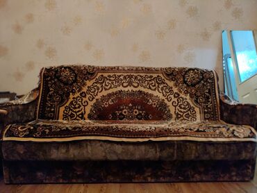 садовые качели фото цены: Продаю комплект! диван раскладной, диван поменьше и кресло за 8000 сом