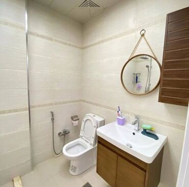 Uzunmüddətli kirayə mənzillər: Mənzil kirayə verilir. 2 otaq, 17.4 mərtəbə. Nərmanov metrosu — 9