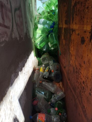 буу пластик айнек: Бутылки пластиковые 
5 литровые и обычные.
Ест где то 5 литровых 200шт