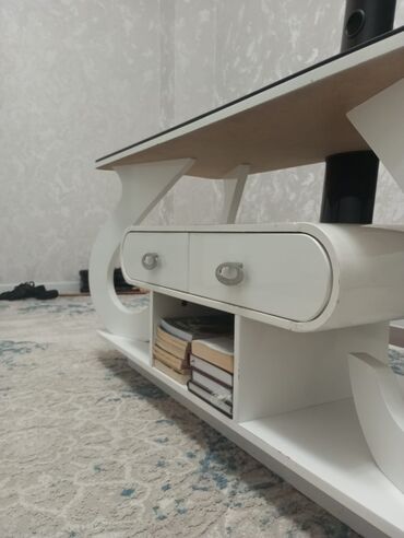 как продать старую мебель: İşlənmiş Televizor altlığı Vəziyyəti yaxşıdır Endirim olunar üstü