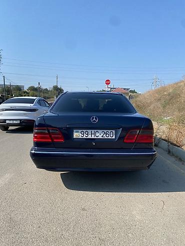 pirus 50 kuza: Mercedes-Benz E-Class: 2.2 l | 1999 il Sedan — 3