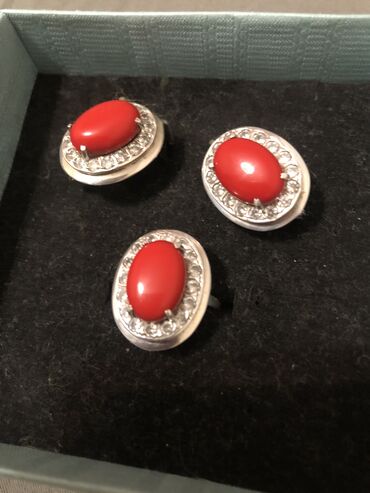 серебряный набор кольцо и серьги: Серебряный набор с кораллами серьги и кольцо