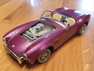 vilenjak igracka: BURAGO COBRA 427 oldtajmer kabriolet automobilcic igračka. Razmera je
