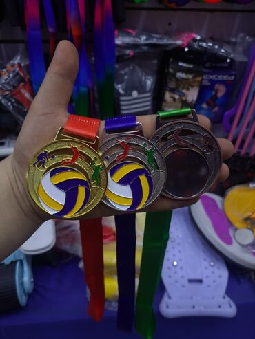 Значки, ордена и медали: Медали — 6