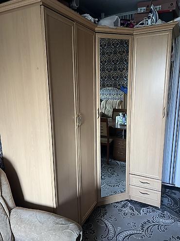 модульный переносной: Угловой шкаф-купе с зеркальной центральной дверью, цвет светлый — 4