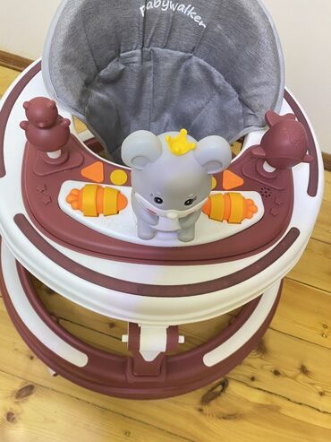 Yerimək üçün arabalar, çəliklər, əsalar, rollatorlar: Uşaq gəzdirəni (baby walker) - Rənglər: tünd qırmızı/şabalıdı və ağ — 9
