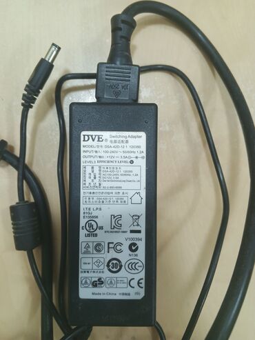 komputer pultu: Dve adapter,12v,Binəqədiə yerləşir,işlək vəziyətdədir