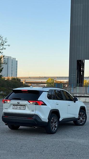 ayon i60: Toyota RAV4: 2022 г., Автомат, Гибрид, Кроссовер — 5