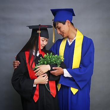 Спецодежда: Мы даем мантии на прокат. Уважаемые выпускники! Ждём ваших заказов — 3