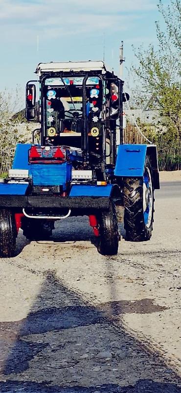 pro scooter: Mavi rəngli kabinli traktor - Güclü dizel mühərrik, arxa təkər — 3