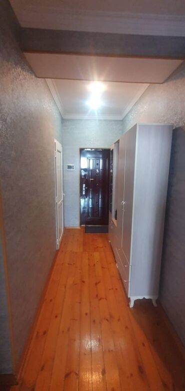 Uzunmüddətli kirayə mənzillər: Əmkal bütün növ mebel və məişət əşyaları ilə təchiz olunub. 24 saat — 2