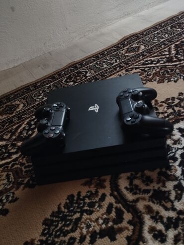 PS4 (Sony PlayStation 4): Playstation 4 pro 
2 джойстика1игра
все шнуры последнее обновление